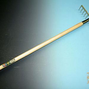 Tuinhark Met 12 Rechte Tanden  Essen Steel 170 cm.