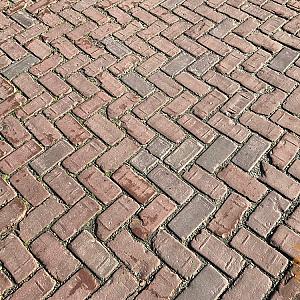 Antieke Bestrating 10-Duimers "Keiformaat" ca. 10 x 20 Gebakken (45 p/m2.)