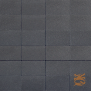 Beton siertegels vormen een veelzijdige en populaire oplossing voor het bestraten van terrassen, tuinpaden en zitplekken. Binnen het assortiment van Smitco zijn deze tegels verkrijgbaar in uiteenlopende formaten, kleuren en afwerkingen. Van strak en modern tot warm en klassiek: beton siertegels bieden volop ontwerpmogelijkheden. Dankzij hun solide samenstelling zijn ze maatvast, slijtvast en geschikt voor intensief gebruik, terwijl ze tegelijkertijd bijdragen aan een verzorgde en stijlvolle buitenruimte.
