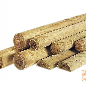 Grenen hout is een veelgebruikte houtsoort voor uiteenlopende tuin- en bouwtoepassingen. Het hout is goed bewerkbaar en heeft een lichte, frisse uitstraling. Hierdoor is grenen geschikt voor constructies, aftimmerwerk en diverse tuinprojecten. Grenen hout wordt vaak behandeld om de levensduur te verlengen en beter bestand te zijn tegen weersinvloeden. Door de combinatie van functionaliteit en prijs-kwaliteitverhouding is het een populaire keuze. Het materiaal laat zich makkelijk verwerken in verschillende ontwerpen. Grenen hout is daardoor breed inzetbaar.
