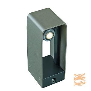 Staande lampen zijn verlichtingselementen die direct uit de grond komen en zorgen voor zicht, sfeer en structuur in buitengebieden zoals paden, terrassen en borders. Deze lampen bieden een combinatie van functioneel licht en sfeervolle uitstraling. Door hun verticale plaatsing versterken ze zichtlijnen en gebruiksgemak in de avonduren. Staande lampen zijn verkrijgbaar in diverse designs en lichtkarakteristieken en passen goed binnen moderne tuinstijlen. Door de 100-230 Volt aansluiting is installatie eenvoudiger dan bij laagspanningssystemen. Dit maakt deze lampen geschikt voor uiteenlopende toepassingen. De juiste keuze zorgt voor een veilige en sfeervolle buitenruimte.