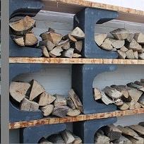 Keerwanden worden toegepast om hoogteverschillen in de tuin of infrastructuur op te vangen. Ze bieden stabiliteit en voorkomen verzakking van grond. Keerwanden zijn robuust en geschikt voor zware belasting. Ze worden gebruikt in tuinen, terreinen en openbare ruimtes. Door hun strakke vorm zorgen ze voor een nette afwerking. Keerwanden zijn functioneel en duurzaam. Daarmee vormen ze een betrouwbare oplossing voor grondkering.
