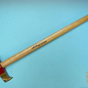 Hamers en bijlen zijn essentieel handgereedschap voor uiteenlopende klussen. Ze worden gebruikt bij constructie, onderhoud en houtbewerking. Door de juiste keuze werk je veilig en efficiënt. Hamers en bijlen zijn robuust uitgevoerd. Ze liggen goed in de hand en bieden controle. Dit draagt bij aan werkcomfort. Ze vormen de basis van degelijk gereedschap.
