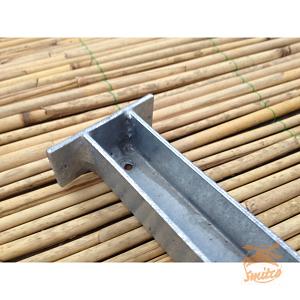 Een natuurlijke tuinafscheiding zorgt voor een groene en rustige uitstraling in de tuin. Het materiaal sluit goed aan bij de natuurlijke omgeving. Natuurlijke afscheidingen bieden privacy zonder hard of massief te ogen. Ze worden vaak toegepast om tuinen op een subtiele manier af te bakenen. Door het gebruik van natuurlijke materialen ontstaat een warme sfeer. De afscheiding leeft mee met de omgeving. Dit maakt het een populaire keuze voor groene tuinen. Smitco verkoopt in deze serie de soorten, boomschors, wilg, dopheide, bamboe en kastanje.