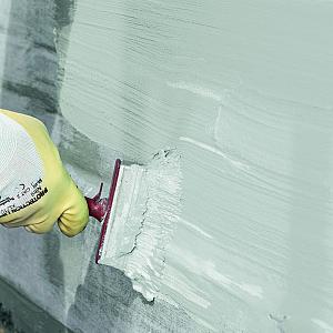 Onderhoudsmiddelen helpen bij het schoonmaken, beschermen en onderhouden van tuinmaterialen, bestrating, meubels en diverse buitenconstructies. Met de juiste middelen behoud je niet alleen de uitstraling, maar ook de levensduur van de materialen in je tuin. Denk aan schoonmaakmiddelen voor verhardingen, betoncoatings voor bescherming of reinigers voor diverse oppervlakken. Goed onderhoud voorkomt vervuiling, groene aanslag en slijtage door weersinvloeden. Hierdoor blijft je tuin langdurig mooi en functioneel. Met kwalitatieve onderhoudsmiddelen werk je efficiënter en met beter resultaat. Dit maakt onderhoudsmiddelen een onmisbare categorie voor een verzorgde buitenruimte.