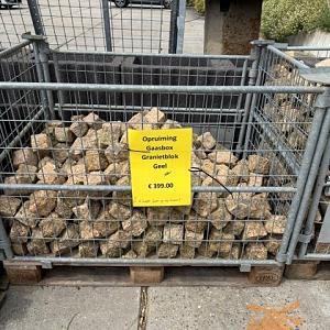 Opruiming Gaasbox Granietblokken Geel