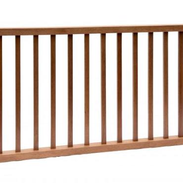 Hardhouten Spijlenhek, 180 x 80 cm. Frame 4,5 x 7 cm, spijlen 2 x 3 cm. 1064222 (W14407)
