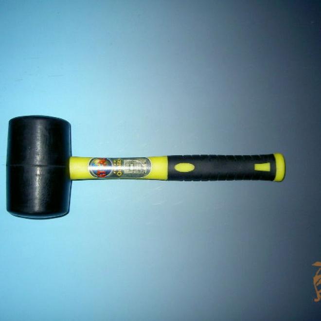 Rubberhamer 320gr. Met Glasfibersteel Everest