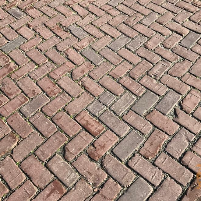 Antieke Bestrating 10-Duimers "Keiformaat" ca. 10 x 20 Gebakken (45 p/m2.)