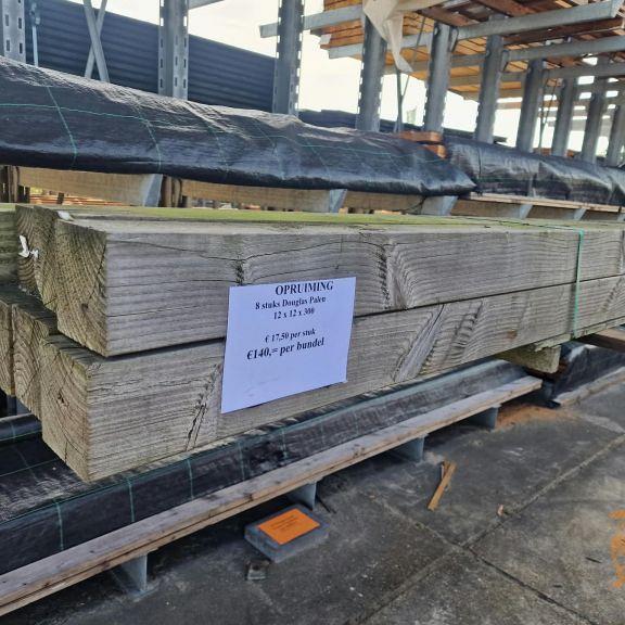 Opruiming 8 stuks Douglas Palen  12x12x300