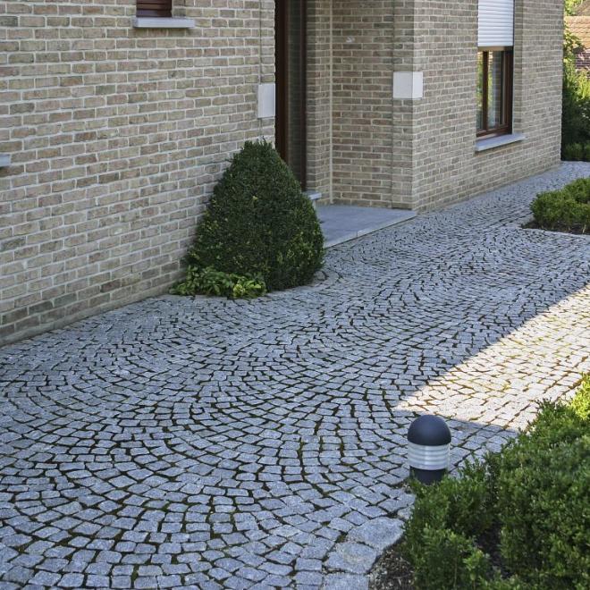 Gaasbox Portugees Granietblokken Grijs 70 x 90mm.  ca.1000kg./ ca. 6,8m2."