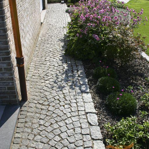 Gaasbox Portugees Granietblokken Grijs 70 x 90mm.  ca.1000kg./ ca. 6,8m2."