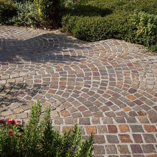 Gaasbox Italiaans Porfierblokken 6-8 "ca.1000 kg./ca. 6,8 m2."