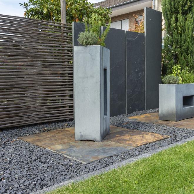 Gaasbox Basaltblokken 15-17   ca.1000 kg./ca. 2,5 m2.