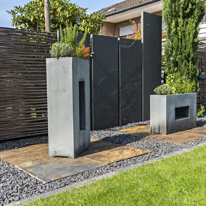 Gaasbox Basaltblokken 15-17   ca.1000 kg./ca. 2,5 m2.