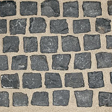 Gaasbox Basaltblokken 8-11   ca.1000 kg./ca. 5 m2.