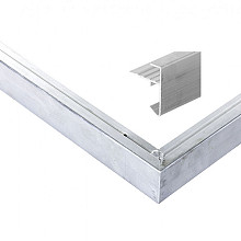 Aluminium daktrimset recht t.b.v. plat dak, maximale dakmaat 505 x 350 cm.